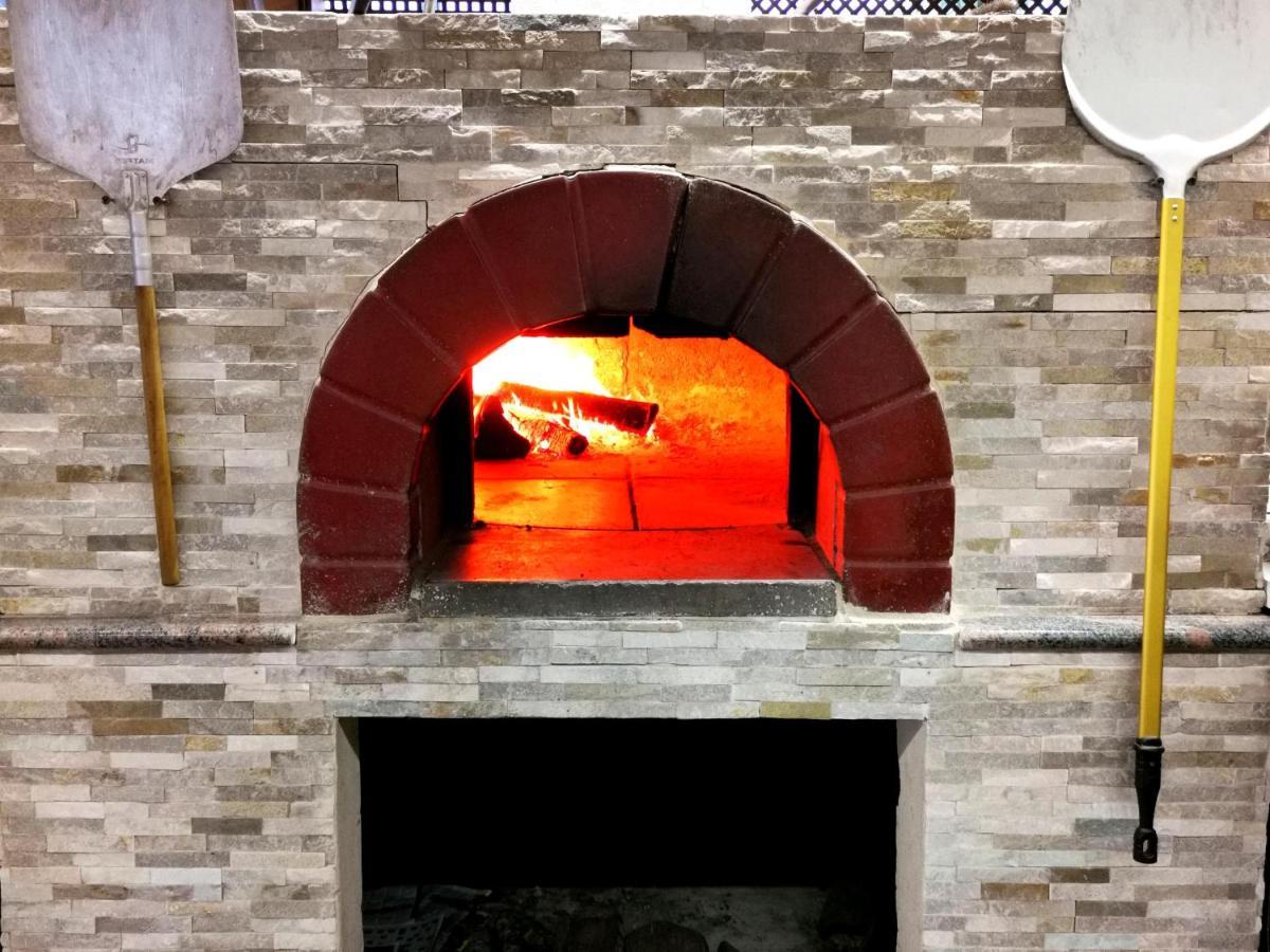 Hotel & Restaurant San Pellegrino Folelli Kültér fotó